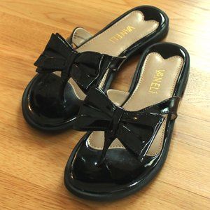 VANELI - Black Patent Leather Bow Thong Sandal